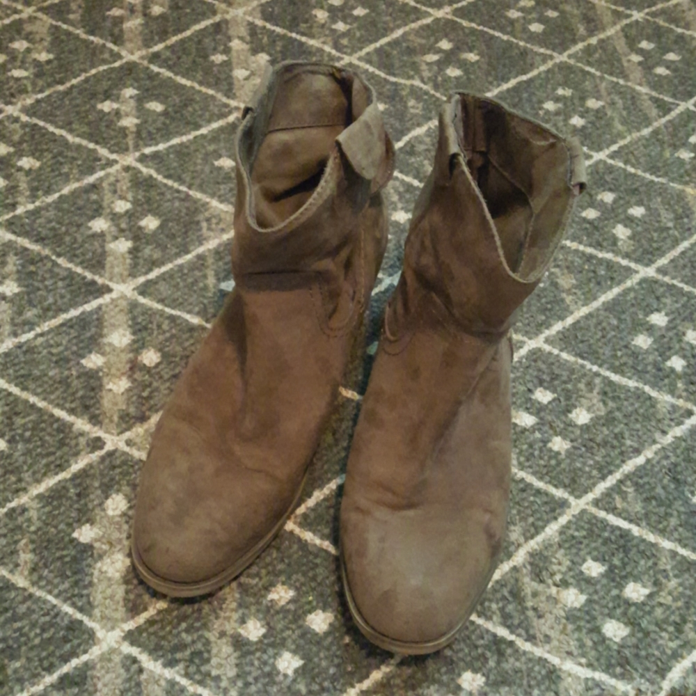 Boots - Picture 1 of 3